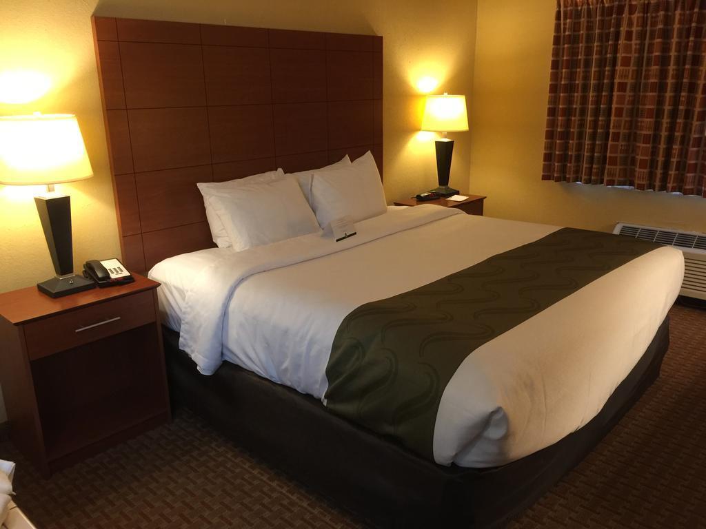 Quality Inn & Suites Wisconsin Dells Downtown - Waterparks Area Exterior photo