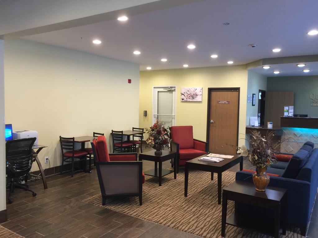 Quality Inn & Suites Wisconsin Dells Downtown - Waterparks Area Exterior photo