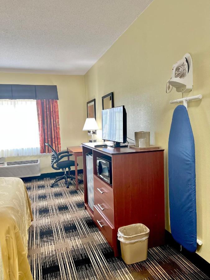 Quality Inn & Suites Wisconsin Dells Downtown - Waterparks Area Exterior photo