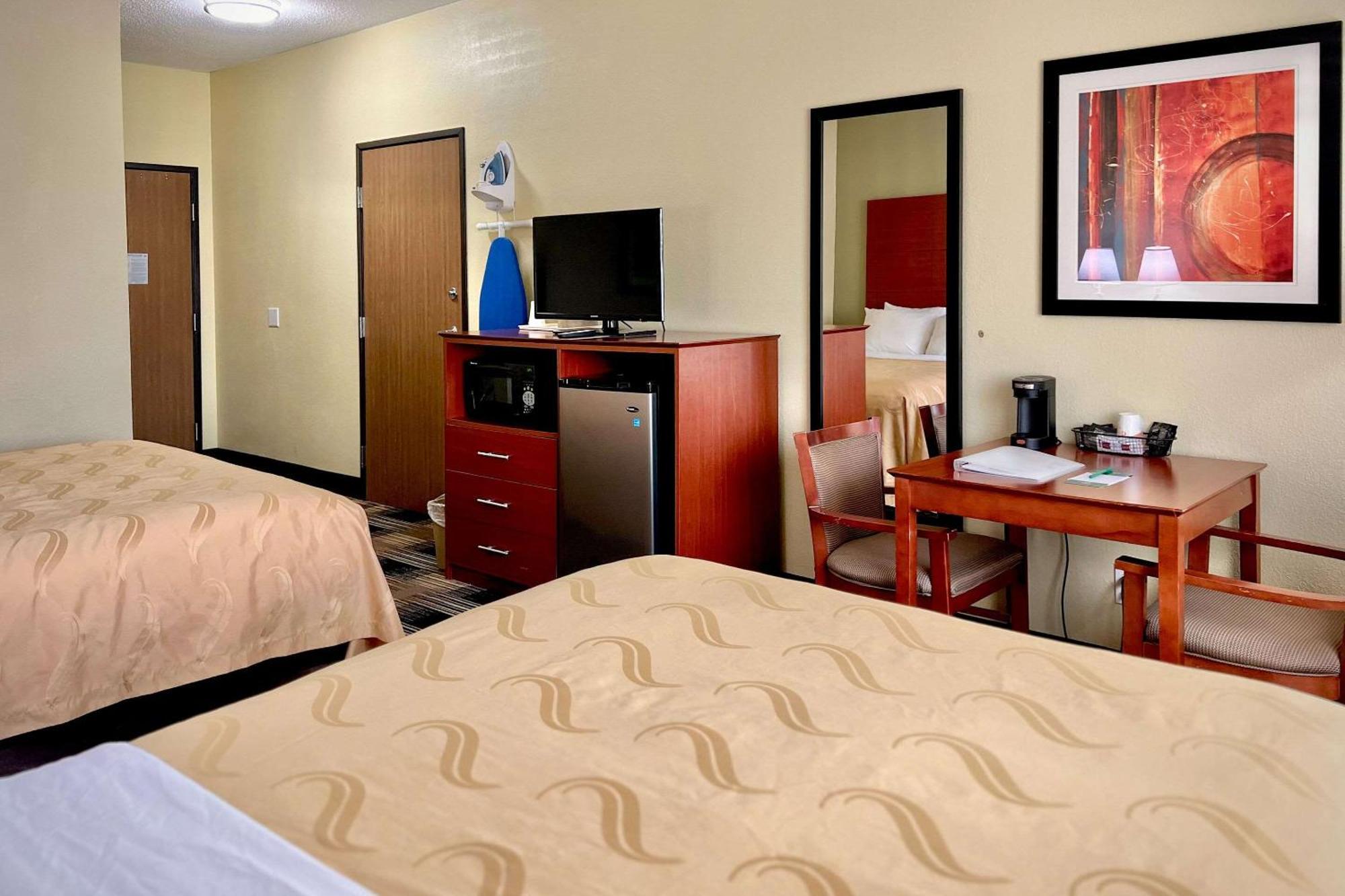 Quality Inn & Suites Wisconsin Dells Downtown - Waterparks Area Exterior photo