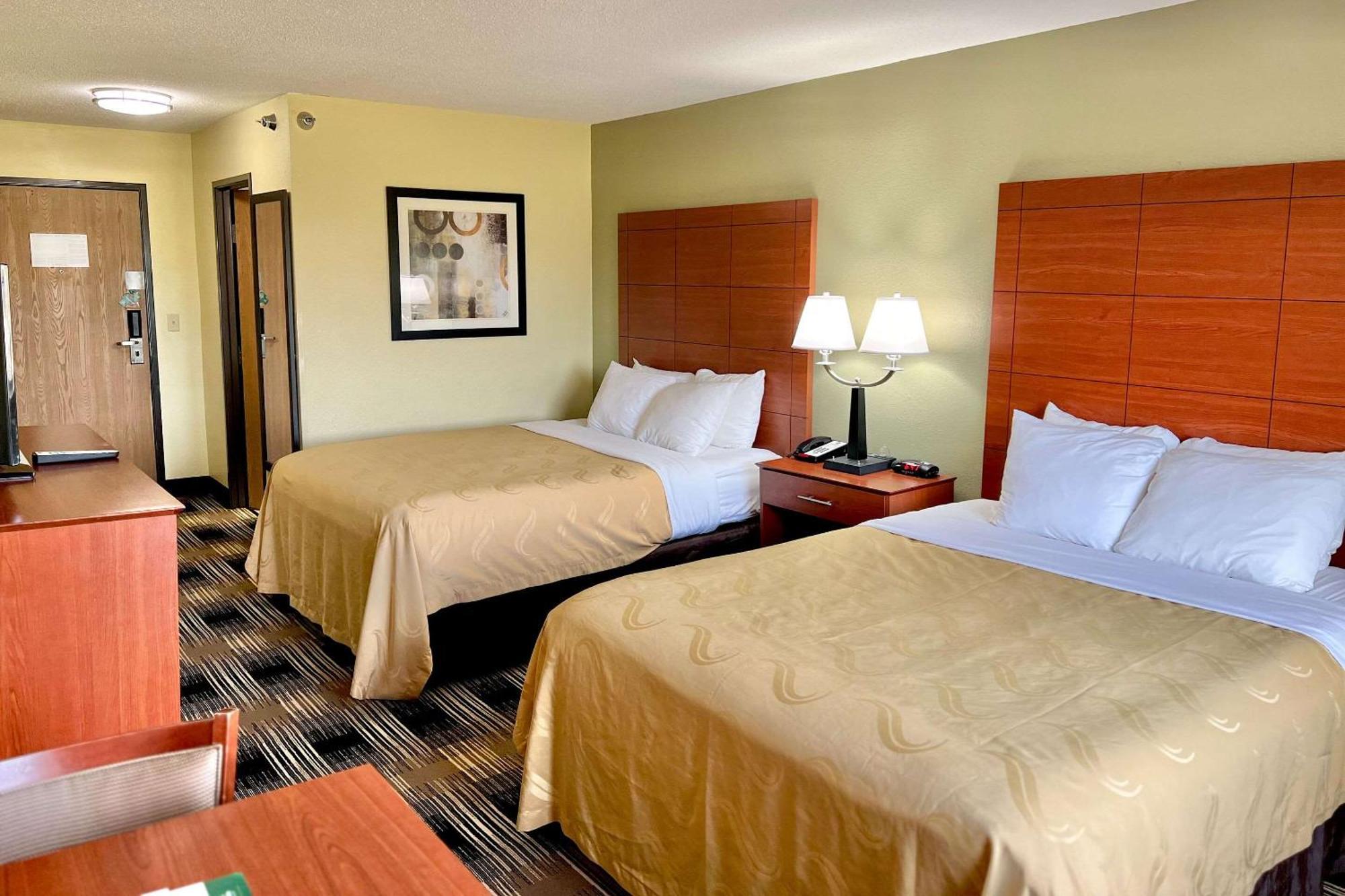 Quality Inn & Suites Wisconsin Dells Downtown - Waterparks Area Exterior photo