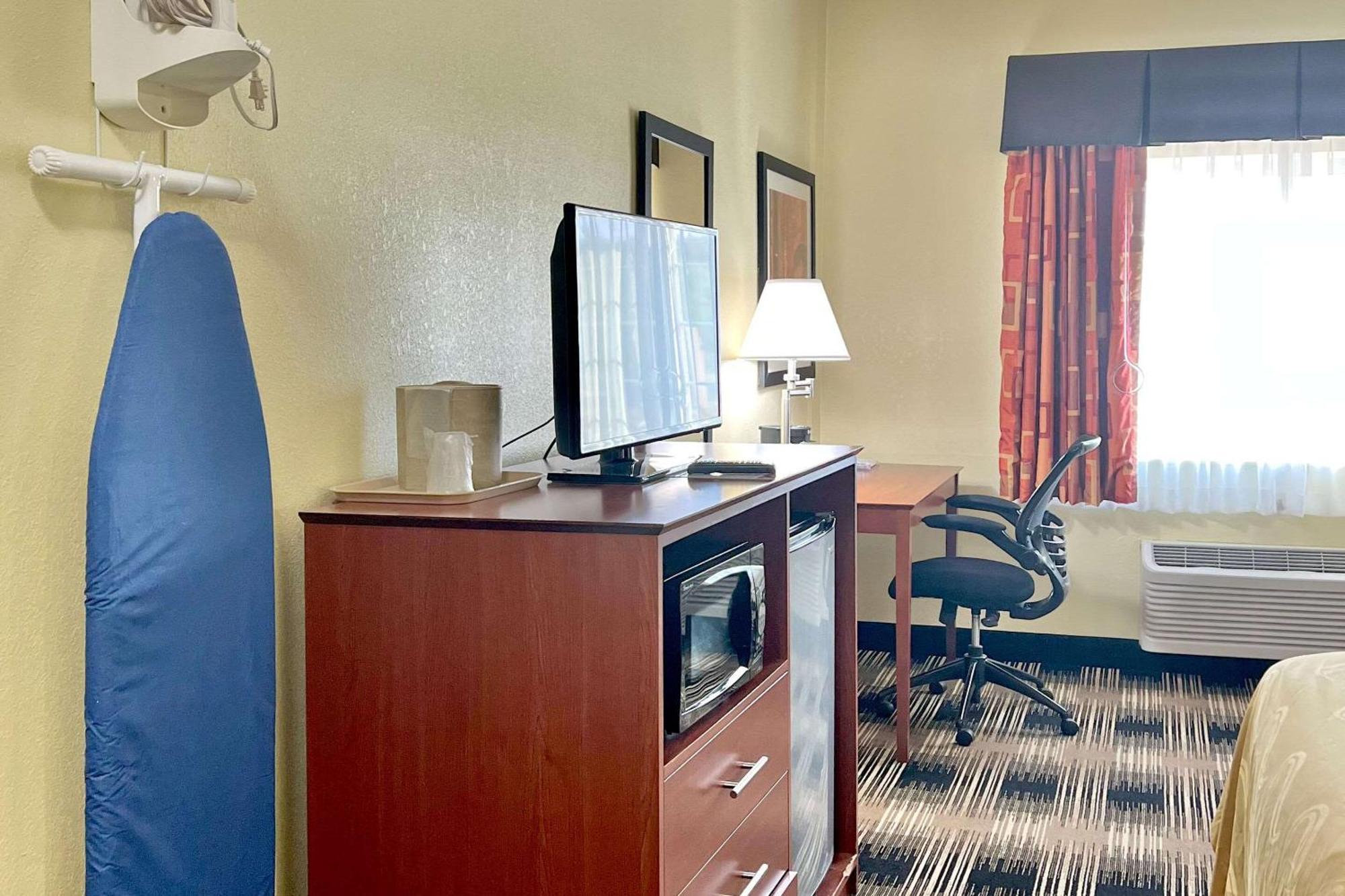 Quality Inn & Suites Wisconsin Dells Downtown - Waterparks Area Exterior photo