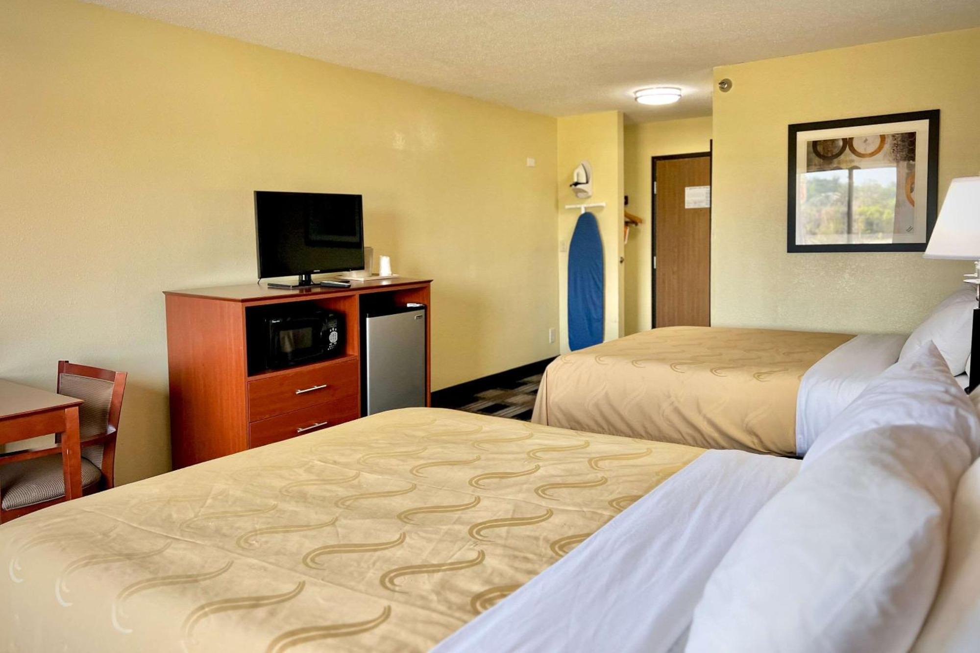 Quality Inn & Suites Wisconsin Dells Downtown - Waterparks Area Exterior photo