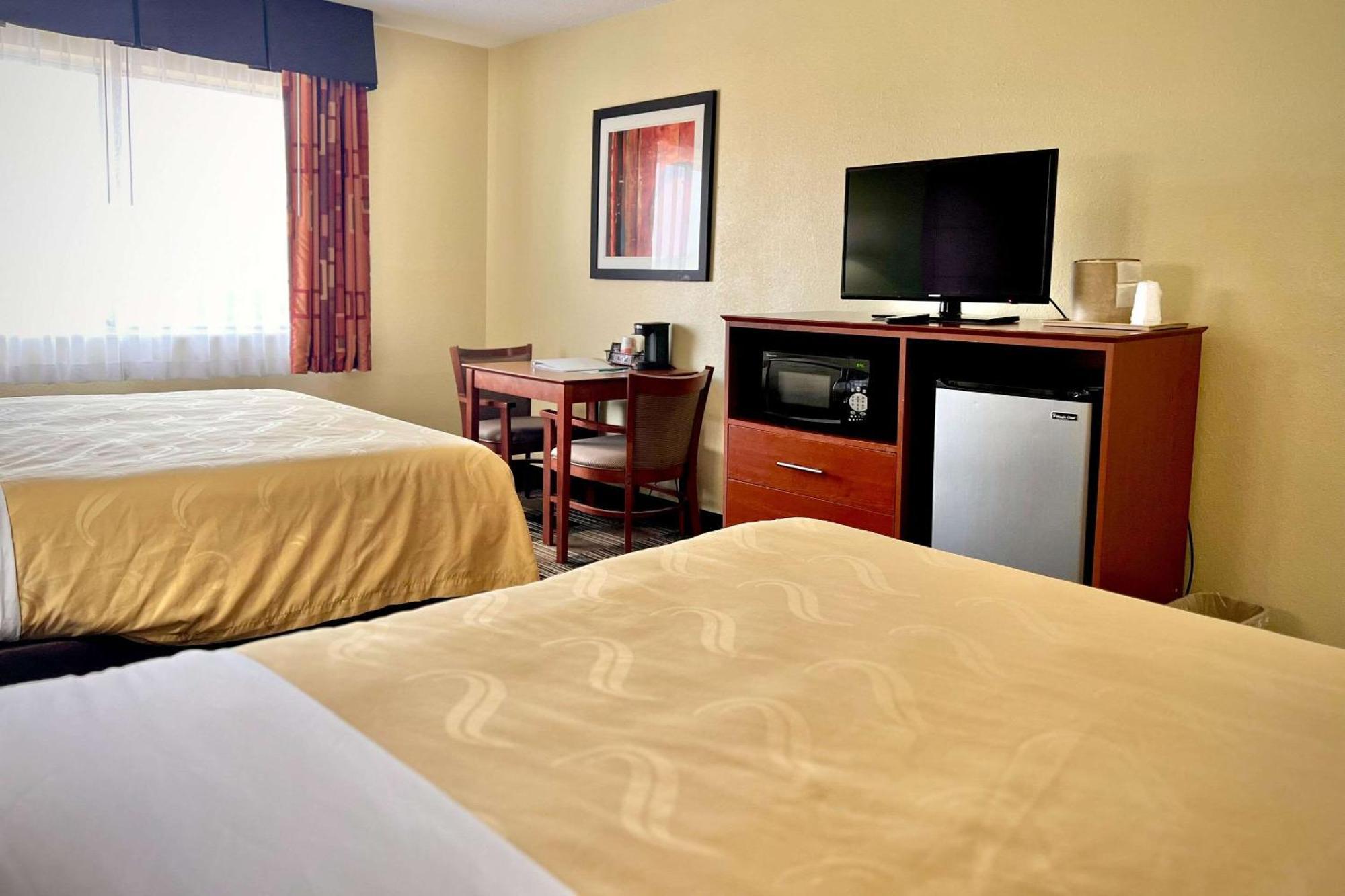 Quality Inn & Suites Wisconsin Dells Downtown - Waterparks Area Exterior photo