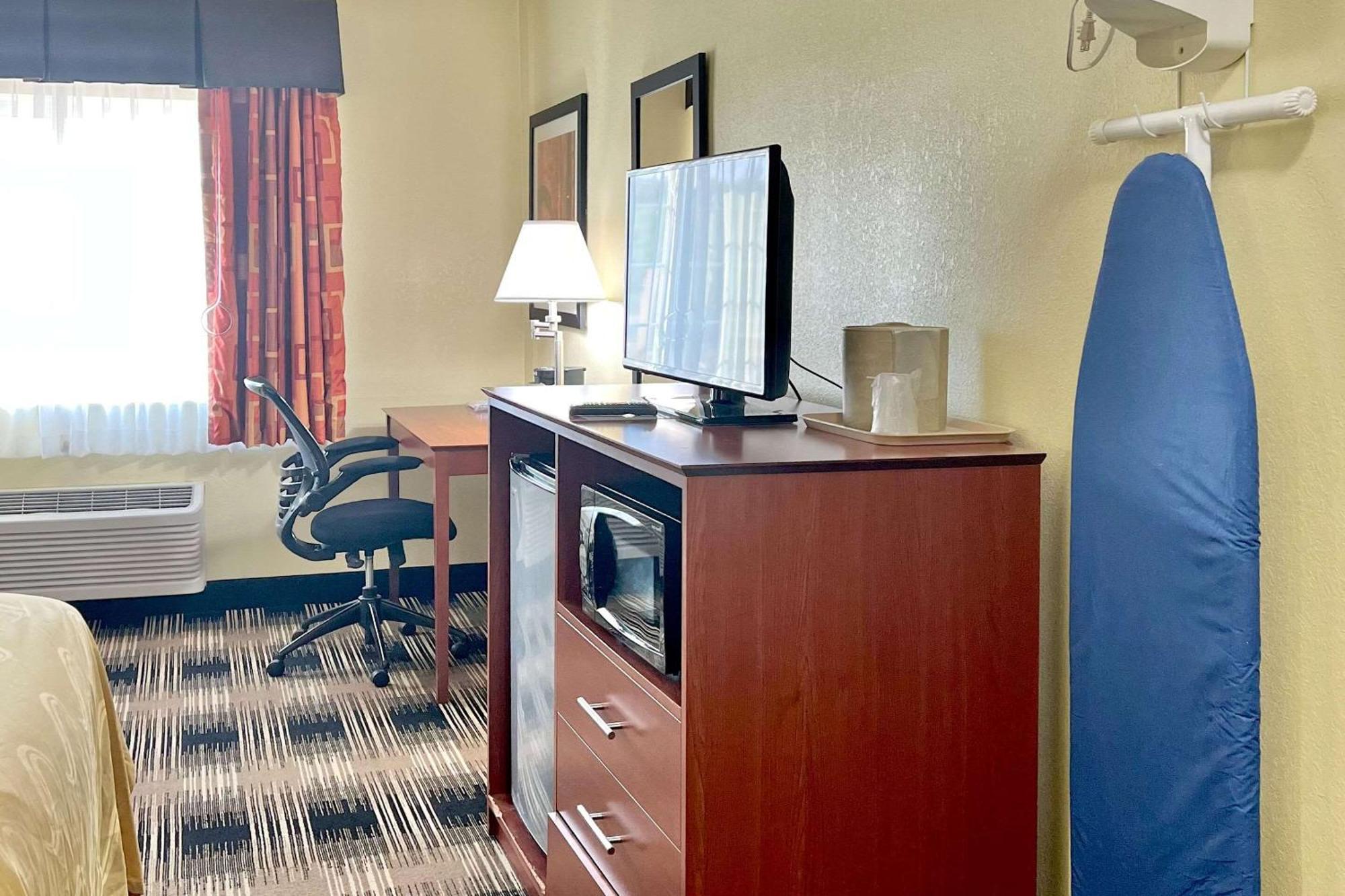 Quality Inn & Suites Wisconsin Dells Downtown - Waterparks Area Exterior photo